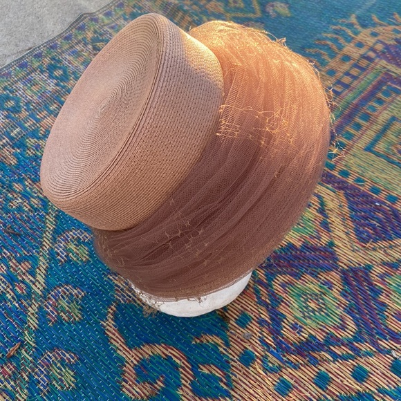 Evelyn Varon peach beige classic 1940’s hat excellent condition size 22 - Picture 3 of 9